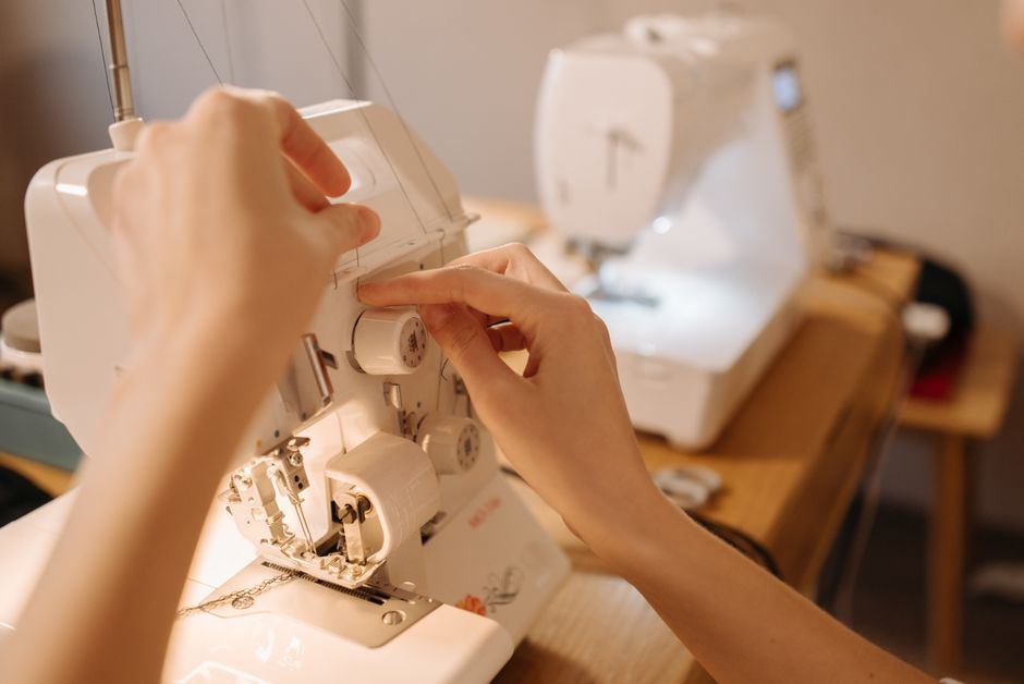 serger sewing machine buying guide